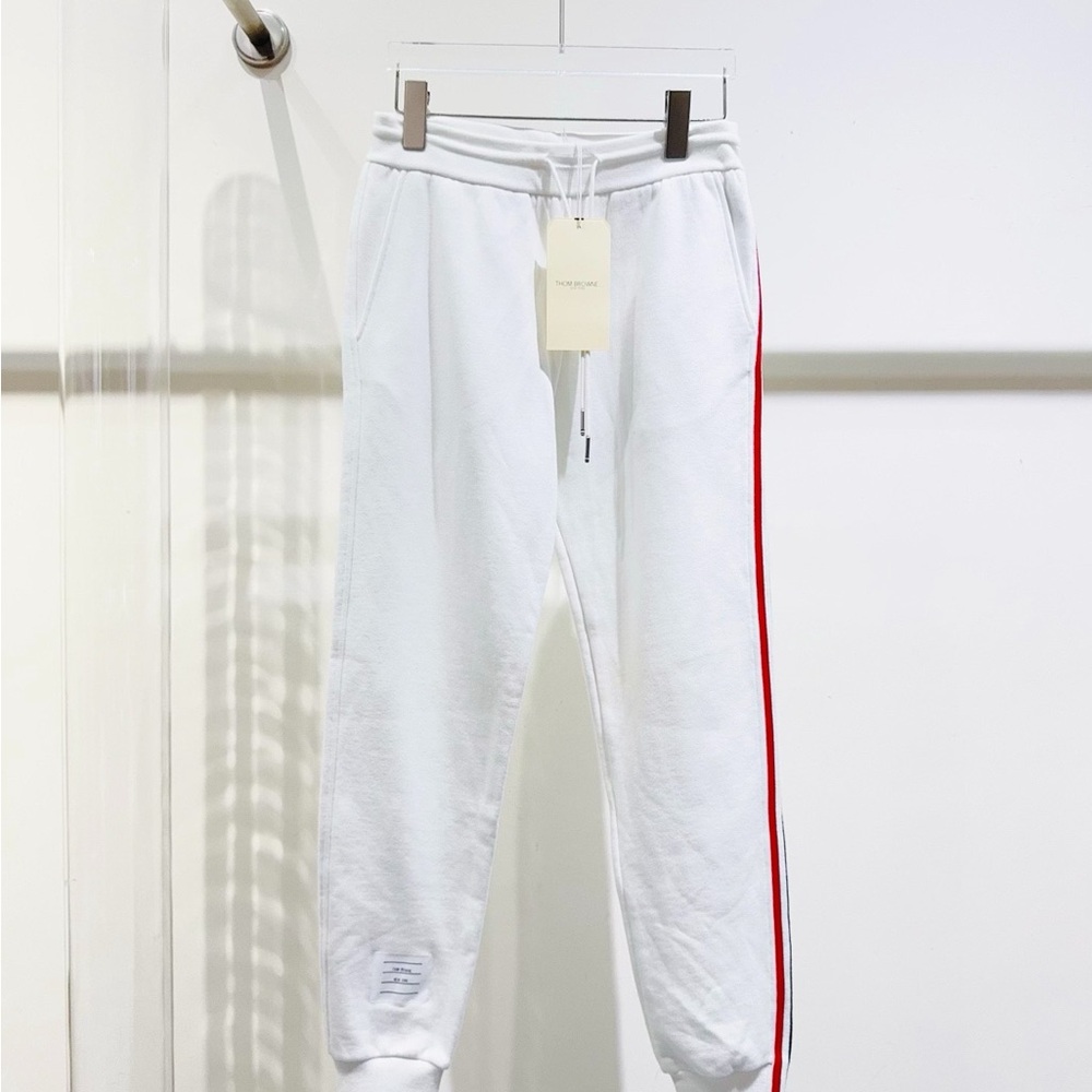 🚩steal authentic Thom Browne White Garment with Label Detail